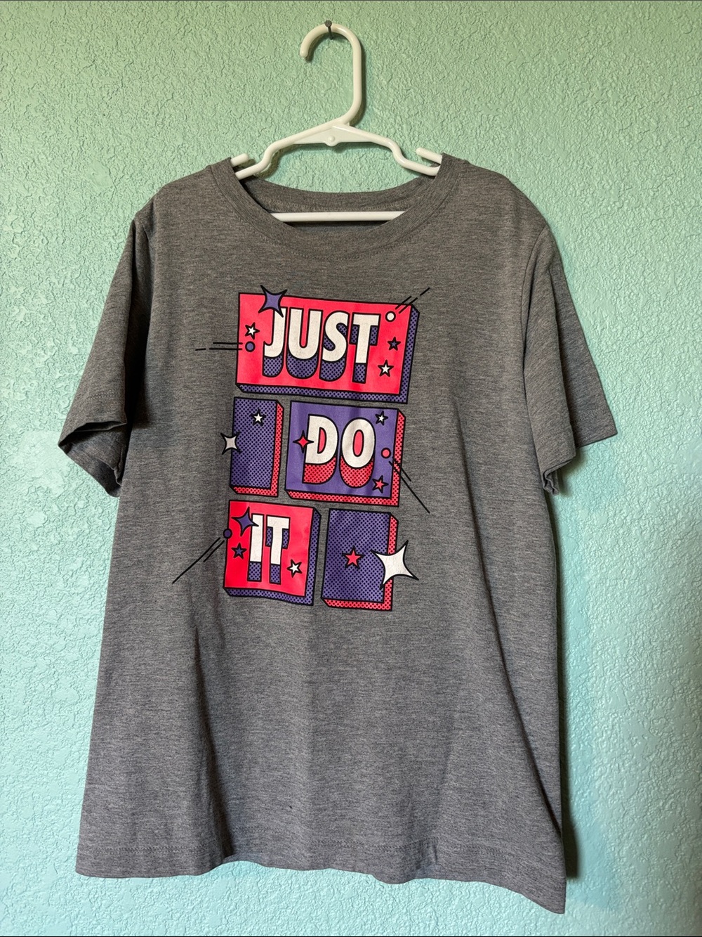 Nike Kids Gray Tee with Pink & Purple "Just Do It" Graphic Size Medium Good